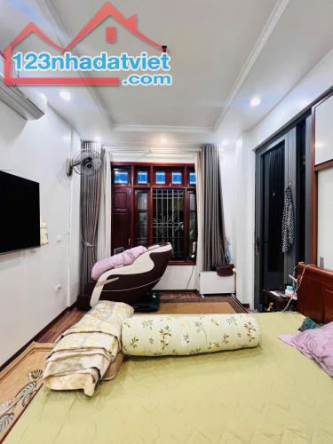 TUYỆT PHẨM PHỐ HÀO NAM 39m2, 4 TẦNG- NỘI THẤT CAO CẤP. 8,25 tỷ - 2