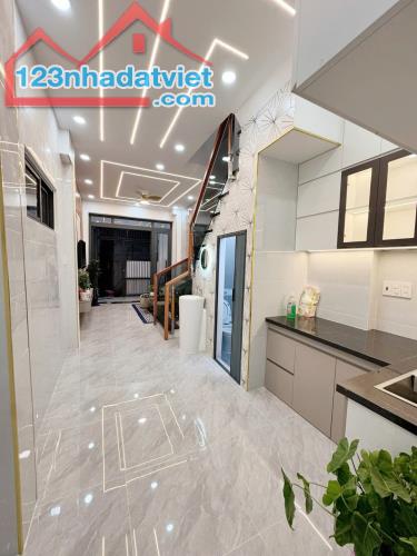Bán Nhà Căn Góc Ngay Chợ Hạnh Thông Tây - Gò Vấp - 36m²(3,1 x 11,7) 2 tầng - Có Phòng Trệ - 4