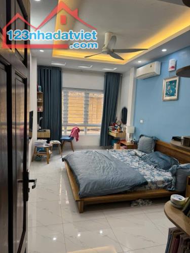 Bán nhà Đường Láng - GẦN PHỐ, NGÕ TO Ô TÔ VÀO - NHÀ DÂN XÂY CHẮC CHẮN - 2 THOÁNG TRƯỚC SAU - 2