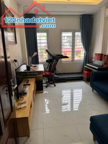 Bán nhà Đường Láng - GẦN PHỐ, NGÕ TO Ô TÔ VÀO - NHÀ DÂN XÂY CHẮC CHẮN - 2 THOÁNG TRƯỚC SAU - 3