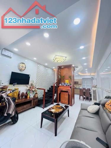 **V.I.P Quận 5_Chỉ 2 Căn Ra Mặt Tiền Nguyễn Tri Phương 4.2X21m, 2Tầng
Nhỉnh 14 Tỷ. - 1