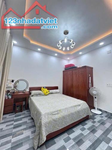 **V.I.P Quận 5_Chỉ 2 Căn Ra Mặt Tiền Nguyễn Tri Phương 4.2X21m, 2Tầng
Nhỉnh 14 Tỷ. - 3