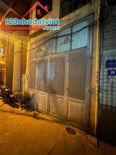 Bán nhà mặt ngõ ô tô phố Lạc Long Quân, Quận Cầu Giấy, nhà dân xây - 1
