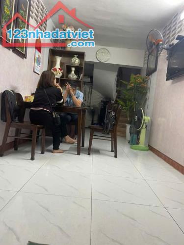 Bán nhà nguyên căn Ngõ Chợ Khâm Thiên, Đống Đa 30m x 4T giá 5.05 tỷ, ngõ 3 gác thông