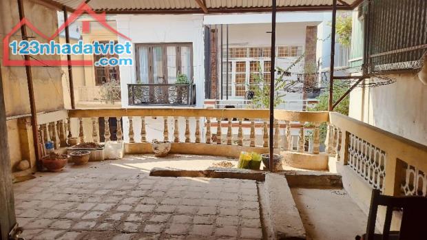 Bán đất tặng nhà 3 tầng 5 ngủ, Trường Chinh 93m2, 16,5 tỷ