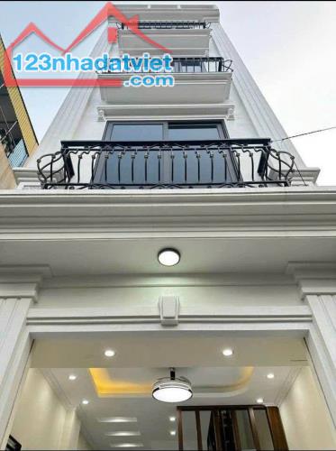 Bán nhà DT 60mx5T 6 PN ô chờ thang máy View Aoen mall