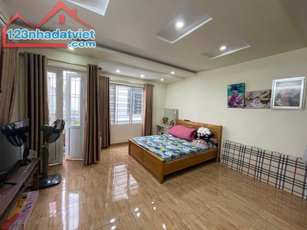 Bán gấp nhà riêng 52mx 3 tầng lô góc Ôtô đỗ cửa Kiều Sơn. Giá Rẻ - 4