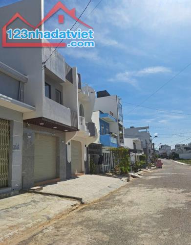 BÁN Nhà-DT80M2-ngang 5m(5x16m)-MTKD Nguyễn Chích-Vĩnh Hoà-Nha Trang-chỉ 3ty5  ngộp - 2