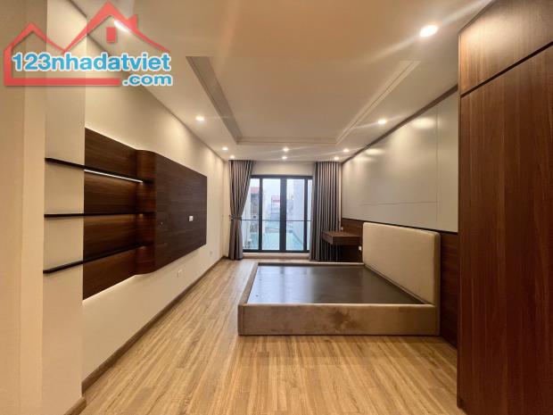 Nhà Mới, Thang Máy, Ngõ Văn Chương, Đống Đa 40m2 x6 Tầng, MT 4m