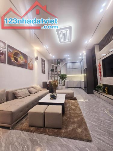 Bán Gấp Nhà Hoàng Văn Thái – Ôtô – Kinh Doanh - DT:40m 5 tầng Giá 6,8 Tỷ - 1