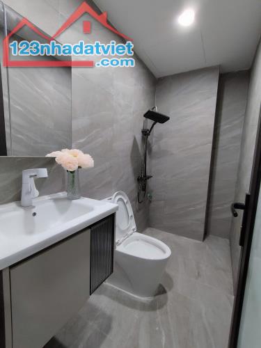 Bán Nhà Quang Trung 5 Tầng 41m, 6PN - Gara ô tô - Thang Máy. Giá 11.4 Tỷ. LH: Hoàng Trung - 4