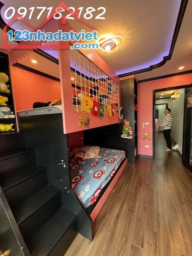 Siêu phẩm nhà PHÚC ĐỒNG NGUYỄN VĂN LINH 6 tầng bể cá koi thang máy full nộit thất cao cấp - 2