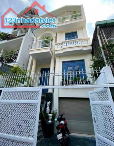 Giảm Giá Cực Sốc ! Cần Bán Gấp Căn Nhà Thảo Điền Quận 2. DT: 5 x 11. Kết Cấu: Trệt + 3T
