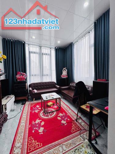 Bán Nhà Phan Phù Tiên. Đống Đa. 6 Tầng Thang Máy. DT 38m2. MT 3,8m. Giá 9,48 Tỷ.
