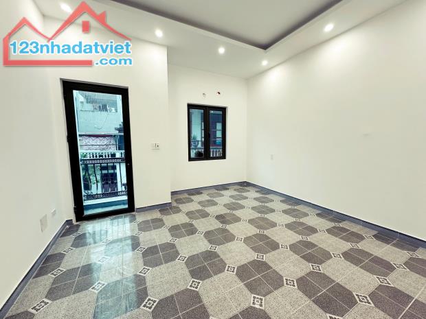 Nhà đẹp phố Trại Lẻ oto tải đỗ tận cửa - 2