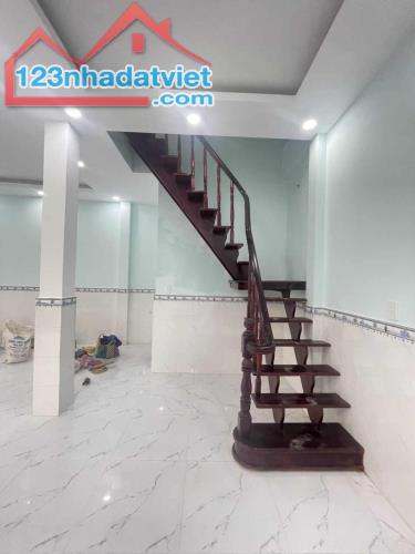 Nhà 5 tâng còn mới ở Bùi Thế Mỹ P10 Quận Tân Bình - 2