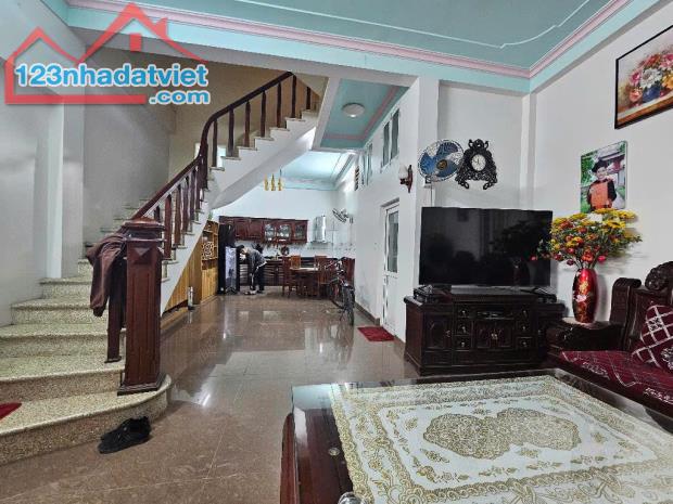 CẦN BÁN - NHÀ NGÕ 68 CẦU GIẤY - 40mx4T, MT: 4m - 7,38 tỷ - SỔ ĐỎ CC
