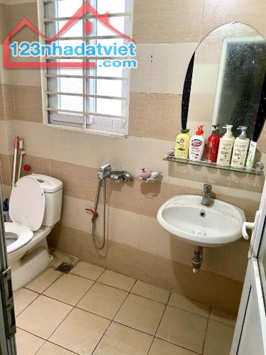 CẦN BÁN - NHÀ NGÕ 68 CẦU GIẤY - 40mx4T, MT: 4m - 7,38 tỷ - SỔ ĐỎ CC - 2