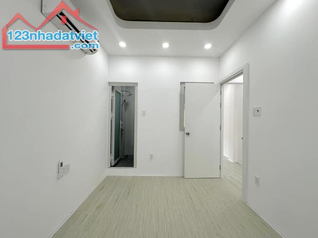 Bán nhà trọ Nguyên Xá 6 ngủ, 33m2x5 tầng, doanh thu 15 triệu/tháng, giá 4.7 tỷ
