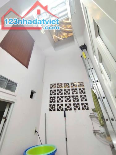3 LẦU - 4PN - Lê Văn Lương Q7 - Ô TÔ vào nhà - THUÊ 11TR/TH - 4.x TỶ - 3