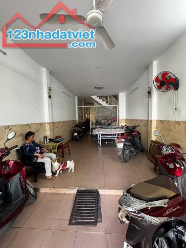 Măt tiền kinh doanh đa ngành nghề. nguyễn thị mười P4Q8 - 3 lầu ( 4 *20) giá 15 tỉ. TL - 2