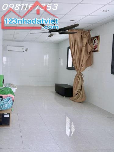 "Cho thuê nhà nguyên căn mặt tiền kinh doanh đường Lã Xuân Oai, Phường Long Trường (Khu - 2