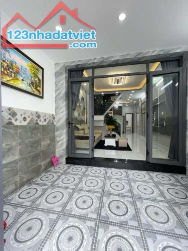 NHÀ MỚI TINH CÓ 2T 3PN - 4x16 - CÓ SÂN VƯỜN MINI - TẶNG FULL NỘI THẤT - NHỈNH 4 TỶ