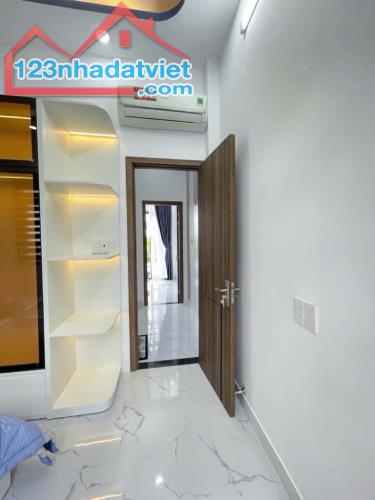 NHÀ MỚI TINH CÓ 2T 3PN - 4x16 - CÓ SÂN VƯỜN MINI - TẶNG FULL NỘI THẤT - NHỈNH 4 TỶ - 1