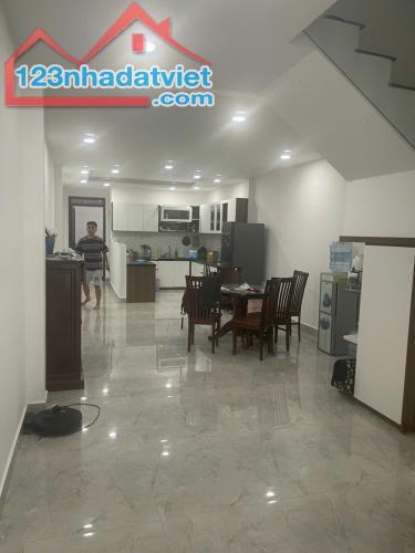 Nhà đẹp 2 lầu đường số 85 P. Tân Quy,Quận 7, dt 4x20m, giá 16 tỷ TL