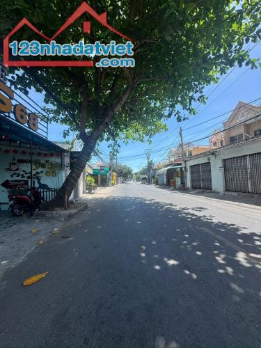 Bán nhà cấp 4 mặt tiền, giáp P10 nhà đang cho thuê kinh Doanh DT: 160m² giá: 6 tỷ