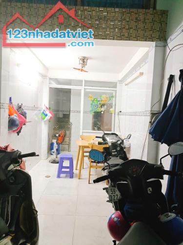 Chính chủ gởi bán gấp nhà 2 mặt hẻm 3m Hàn Hải Nguyên P2 Q11. - 1