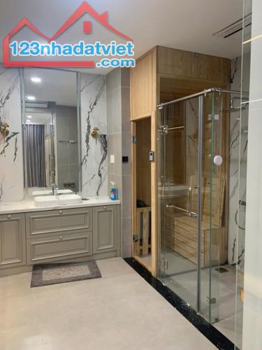 SIÊU PHẨM BIỆT THỰ MẶT TIỀN, NỘI THẤT XIN XÒ, 3 TẦNG GẦN QL13, 7X17, CHỈ 17 TỶ. - 1