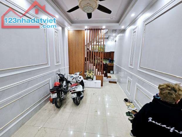 Bán Nhà Nguyễn Văn Trỗi Hà Đông 55m2 5 Tầng Mặt Tiền 4.3m Giá Siêu Mềm 10.7T