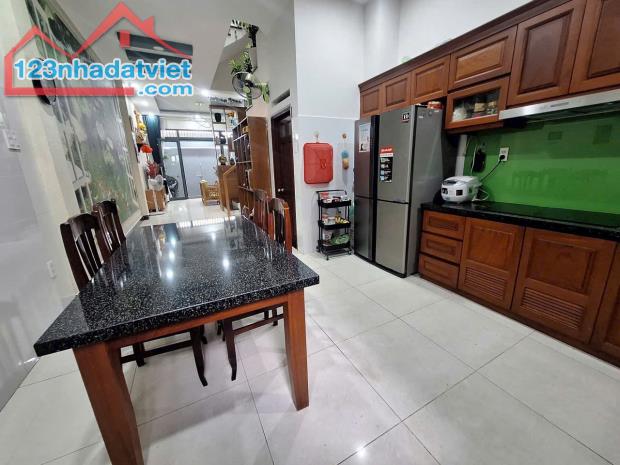 Bán nhà 3 tầng, 60m2 hẻm xe hơi đường số 6, P. Hiệp Bình Phước đối diên Vạn Phúc - 1