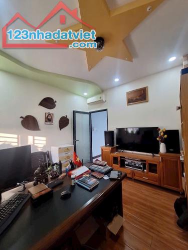 Bán nhà 3 tầng, 60m2 hẻm xe hơi đường số 6, P. Hiệp Bình Phước đối diên Vạn Phúc - 2