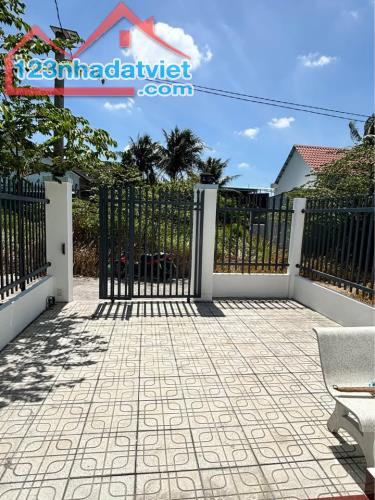 Nhà thành phố Bến Tre, 114m, thổ cư 100%, 2PN, 2WC đường 3m - 5