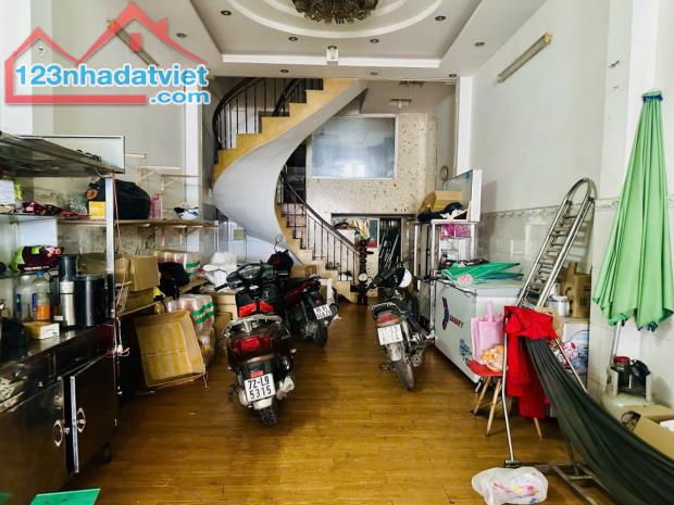 Mặt tiền Quận 6, Nhà phố 4 tầng, Dt100m2 (5x20), giáp q.11, khu VIP kinh doanh đỉnh.
