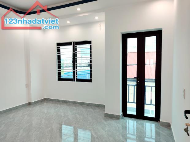 BÁN NHÀ ĐẸP 3 TẦNG MỚI - ĐỘC LẬP - GIÁ CHỈ 1 TỶ 9XX - 3