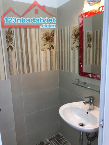 Chính chủ cần bán nhà 575/11 CMT8, P15, Q10. Hẻm 3m, nhà 4 tầng. Giá 6,9 có bớt - 4
