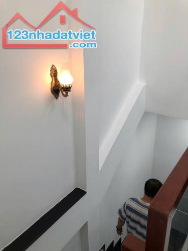 Chính chủ cần bán nhà 575/11 CMT8, P15, Q10. Hẻm 3m, nhà 4 tầng. Giá 6,9 có bớt - 5
