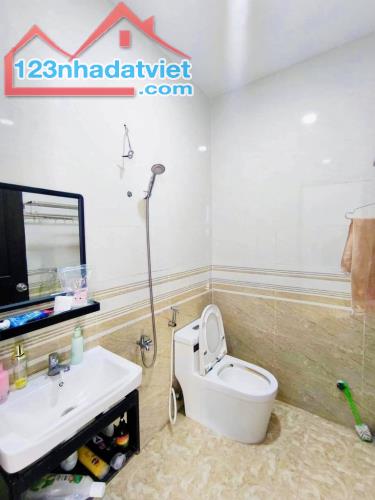 BÁN NHÀ PHƯỜNG 13 TÂN BÌNH, đường Cộng Hoà, 67M2, 3 Tầng, 3PN, 3WC, giá 7,2 tỷ - 2