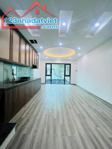 🏆 SÀI ĐỒNG – NHÀ MỚI – THANG MÁY – GẦN HỒ – 6,8 TỶ! - 5