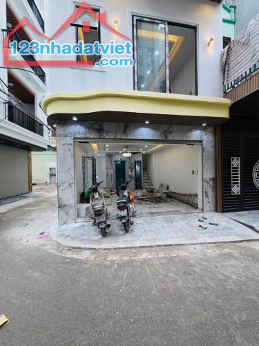 Bát Khối 45m2 - 7 tầng có thang máy - Giá chào 13.3 tỷ - Thành Phố Hà Nội