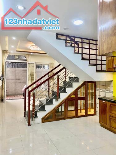 # Nhà Trưng Nữ Vương kiệt khá thẳng, 37m2, 2 tầng 2 mê đúc cứng, tâm huyết, 2.55 tỷ - 4
