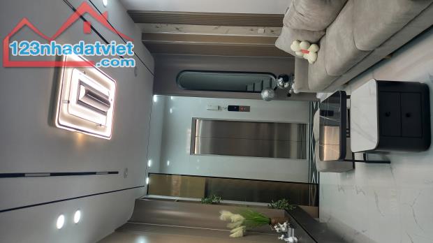 Bán nhà Hào Nam nhà đẹp thiết kế hiện đại 6 tầng thang máy nhập khẩu full nội thất 30m gi