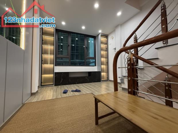 Bán nhà Thịnh Quang nhà đẹp ngõ thông rất gần phố ,trước nhà rộng thoáng 15m 5 tầng giá 3