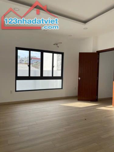 BÁN NHÀ MỚI XÂY HẺM ĐƯỜNG PHAN VĂN HỚN QUẬN 12, 2 TẦNG,DT 647M2.GIÁ 3,95 TỶ - 1