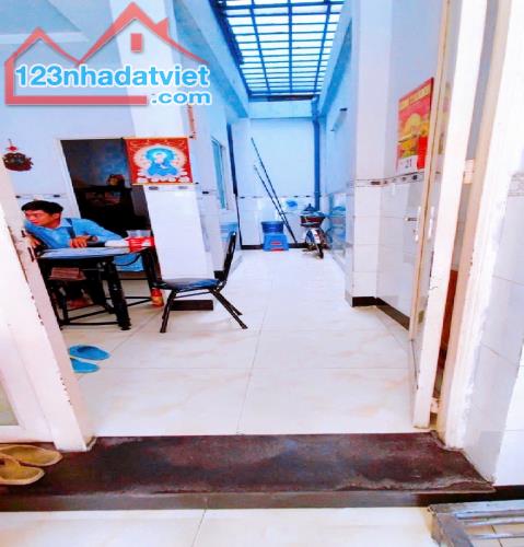 Bán nhà QUẬN 10, hẻm Cách Mạng Tháng Tám, 4 tầng, 7.2 x 11 m, Giá 15.4 tỷ