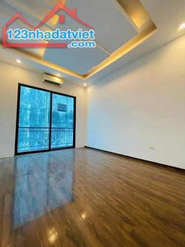 Bán nhà đẹp 46m2 3tầng mặt tiền 4.1m 8.95 tỷ phố Lạc Long Quân Tây Hồ - 3