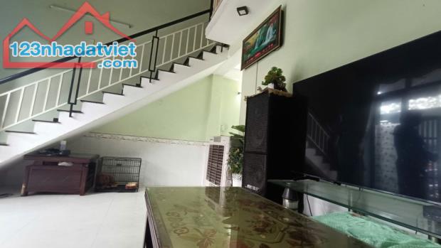 BÁN NHÀ GÁC LỬNG 3PN, 64M2 – KIỆT Ô TÔ – GẦN BIỂN TRẦN ĐÌNH TRI, HÒA MINH – CHỈ 2.65 TỶ!